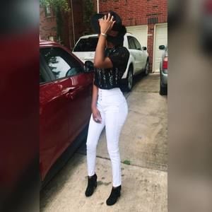 Meet your Posher, Desy